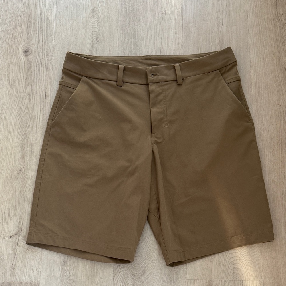Lululemon Men’s Khaki Performance Shorts – L – Stretchy Casual Athletic Style